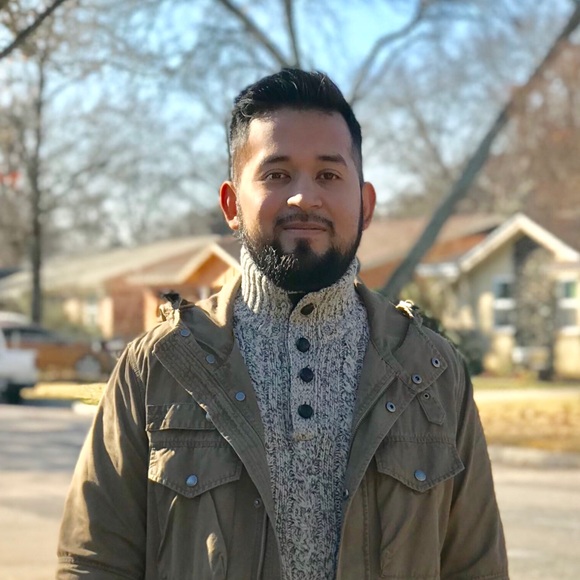 Meet your Posher, Juan Enrique Velázquez - Picture 2 of 9